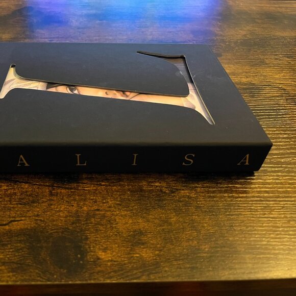 LISA (BLACKPINK) – FIRST SINGLE ALBUM LALISA - Picture 3 of 9